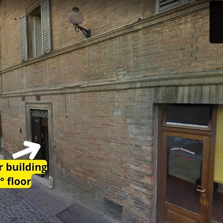 Netflix - Centro Storico Urbino Apartment Ngoại thất bức ảnh